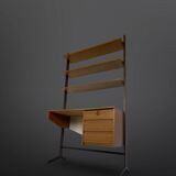 Bibliothèque italienne du milieu du siècle avec bureau.