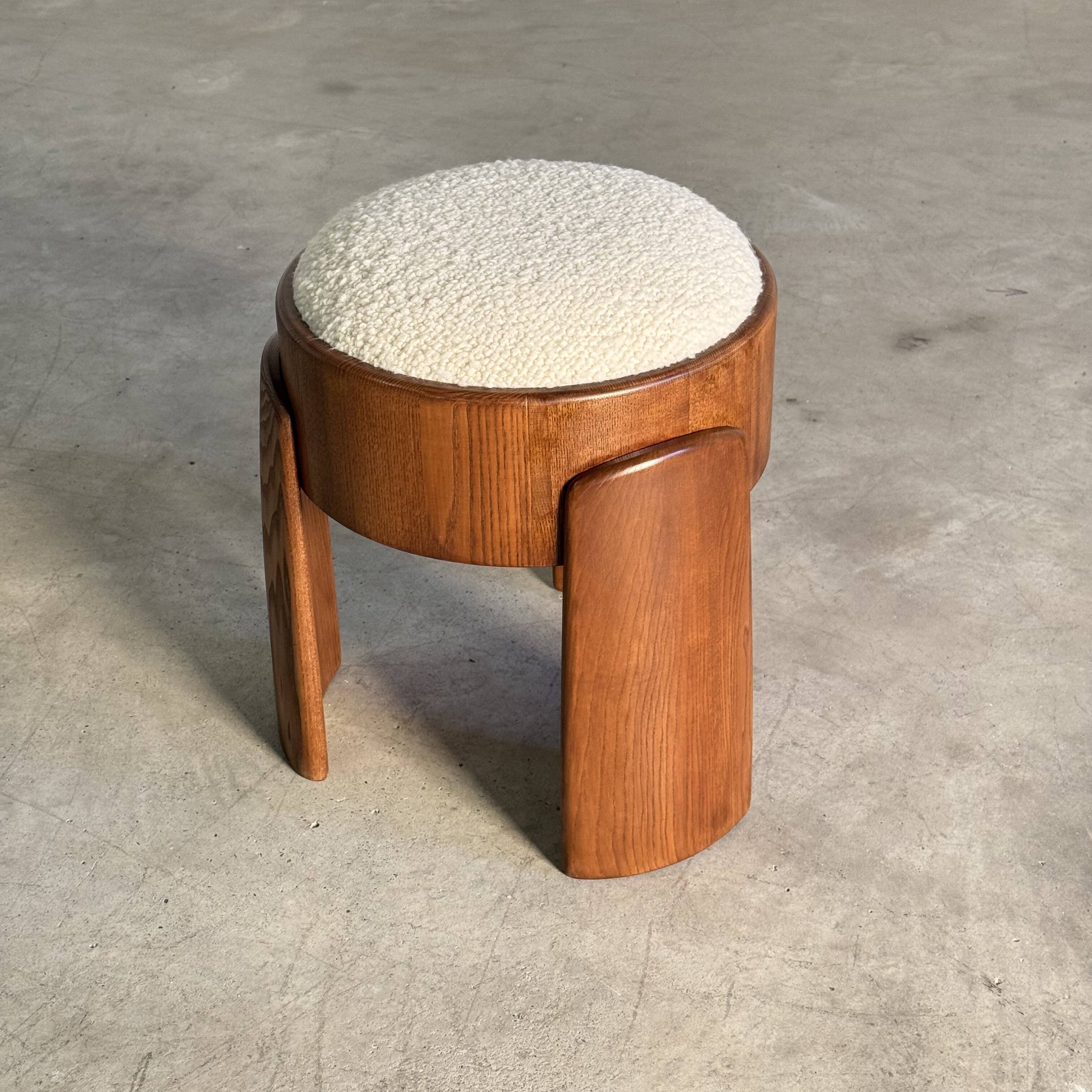 Tabouret en frêne et tissu bouclé Dedar Milano par Forme, Italie