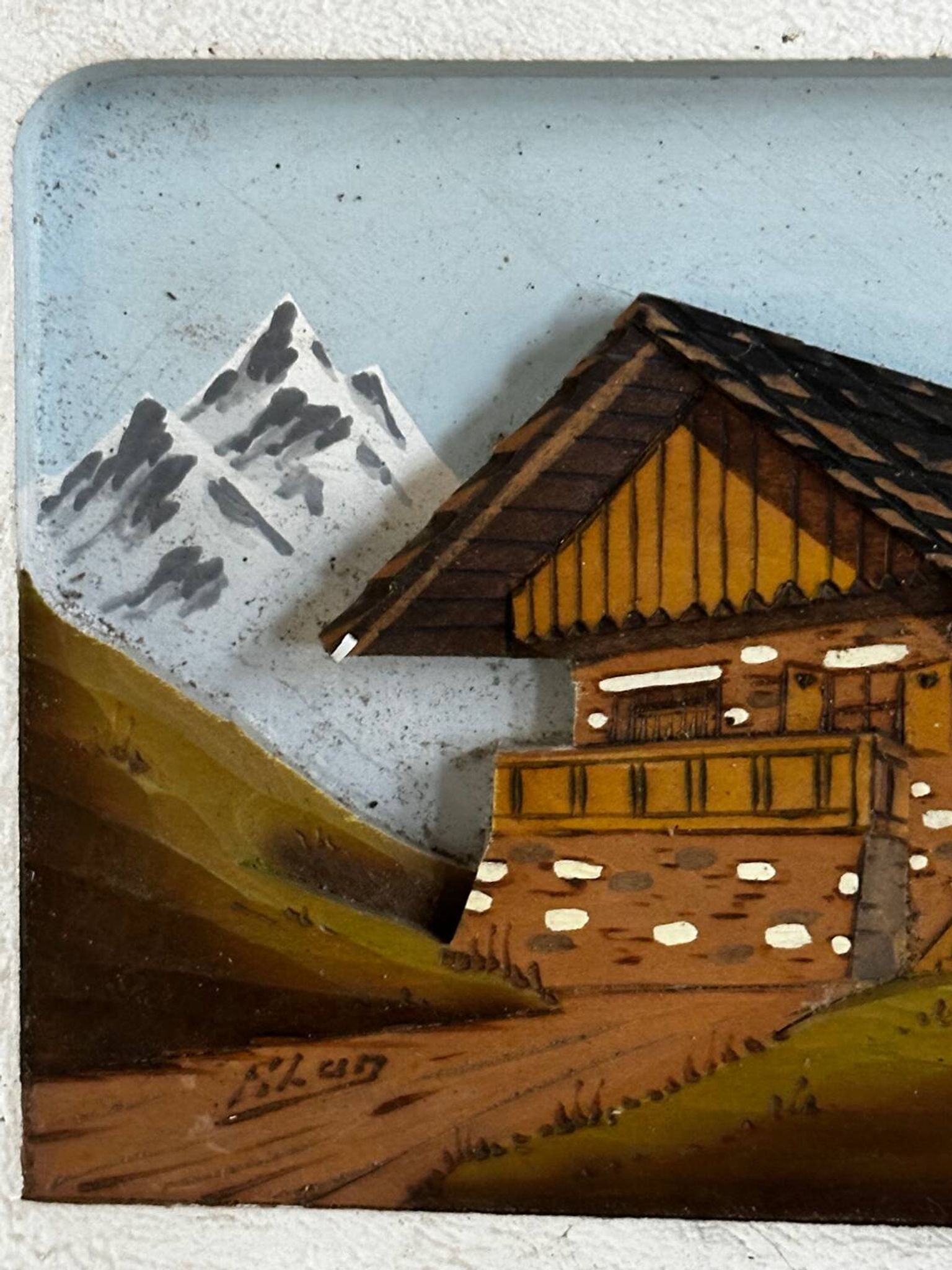 Tableau alpin vintage en bois sculpté et peint - signé