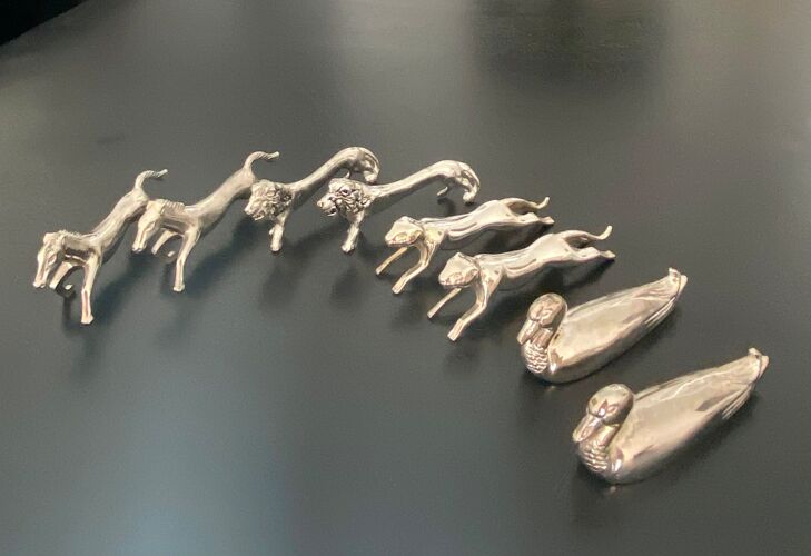 8 porte-couteaux animaux divers en métal argenté
