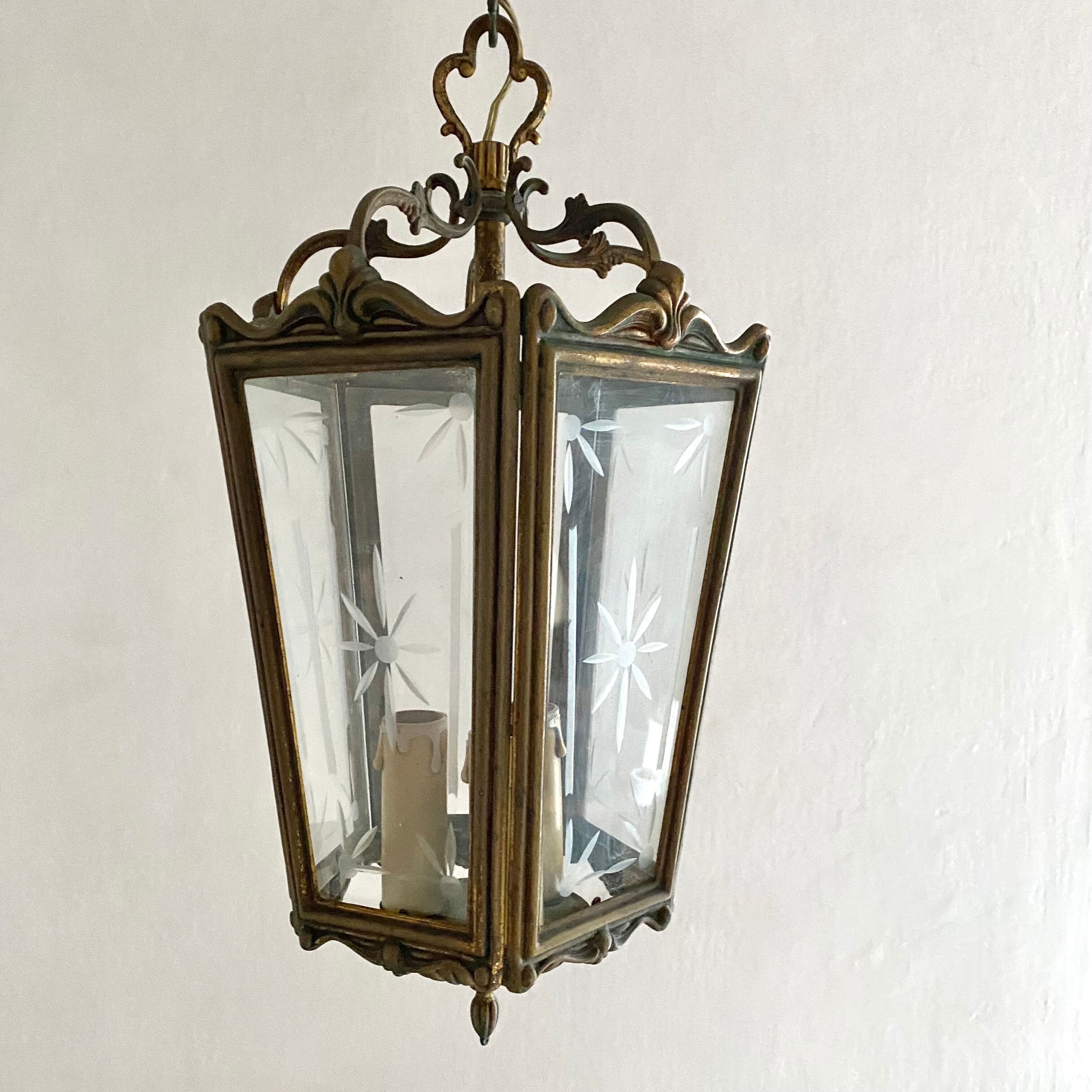 Old suspension lamp in brass and glass 3 burners