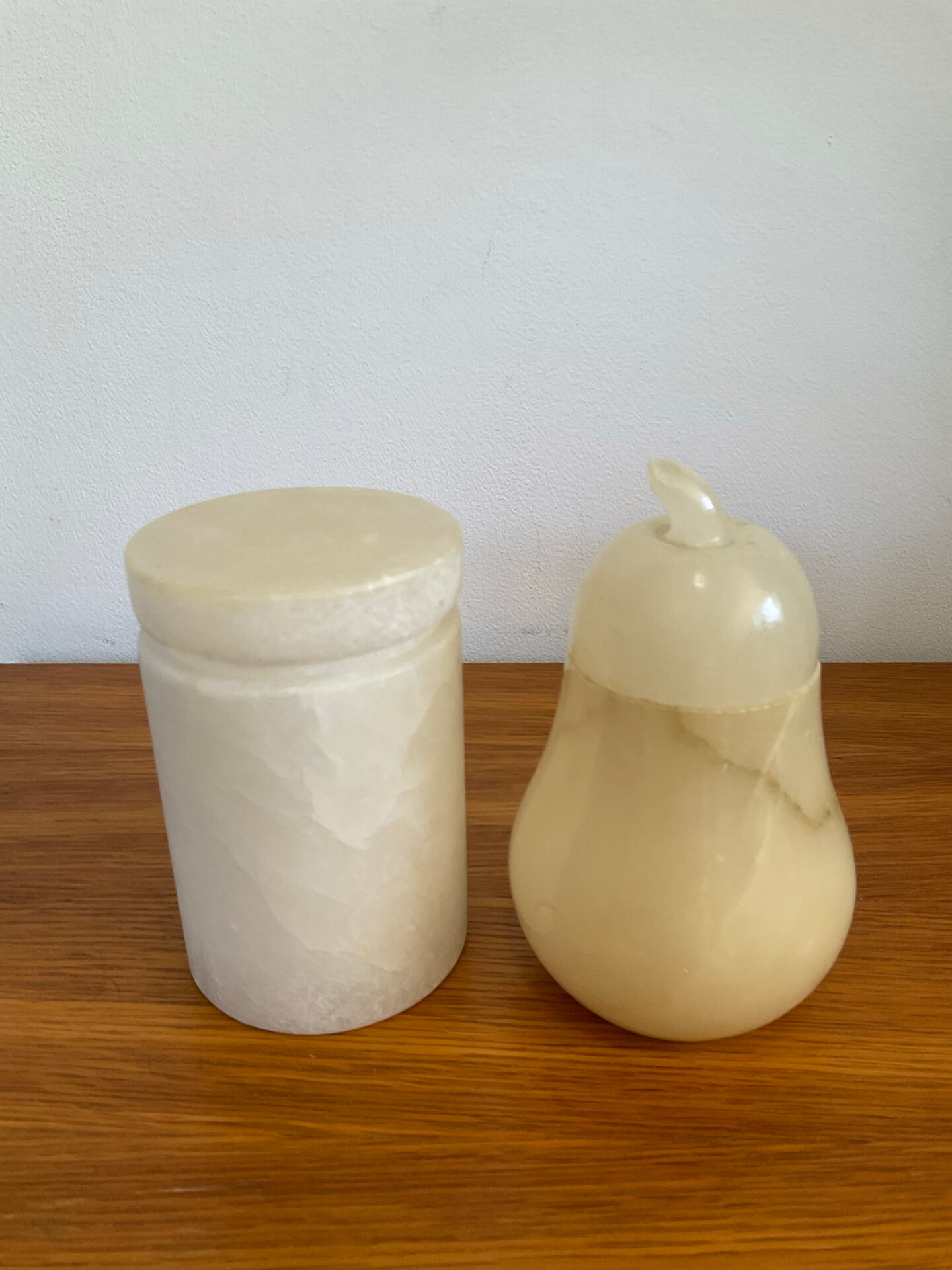 Duo de boîtes, bonbonnières vintage en albâtre