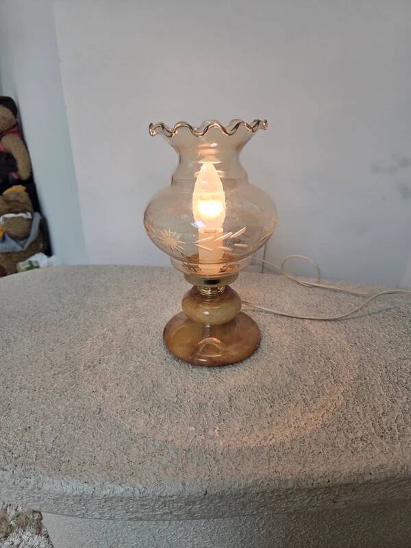 Vintage style boudoir lamp in glass and marble