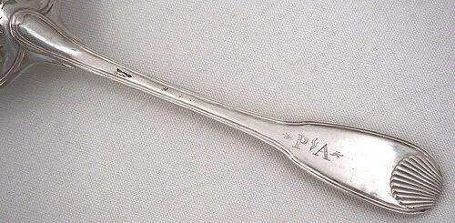 Silver sugar sifter from the 18th century, 23 cm, shell pattern, 106 g.