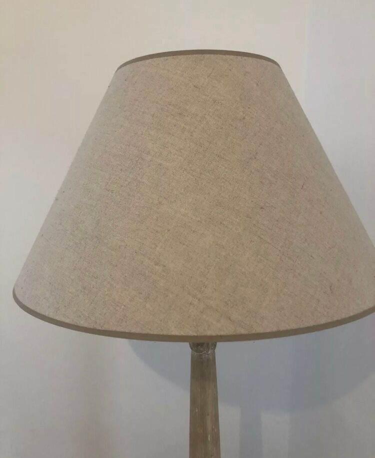 Skated wood lamppost