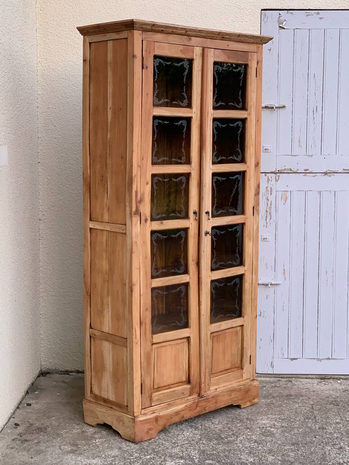 Parisian wardrobe in raw wood with engraved glass from 1920.