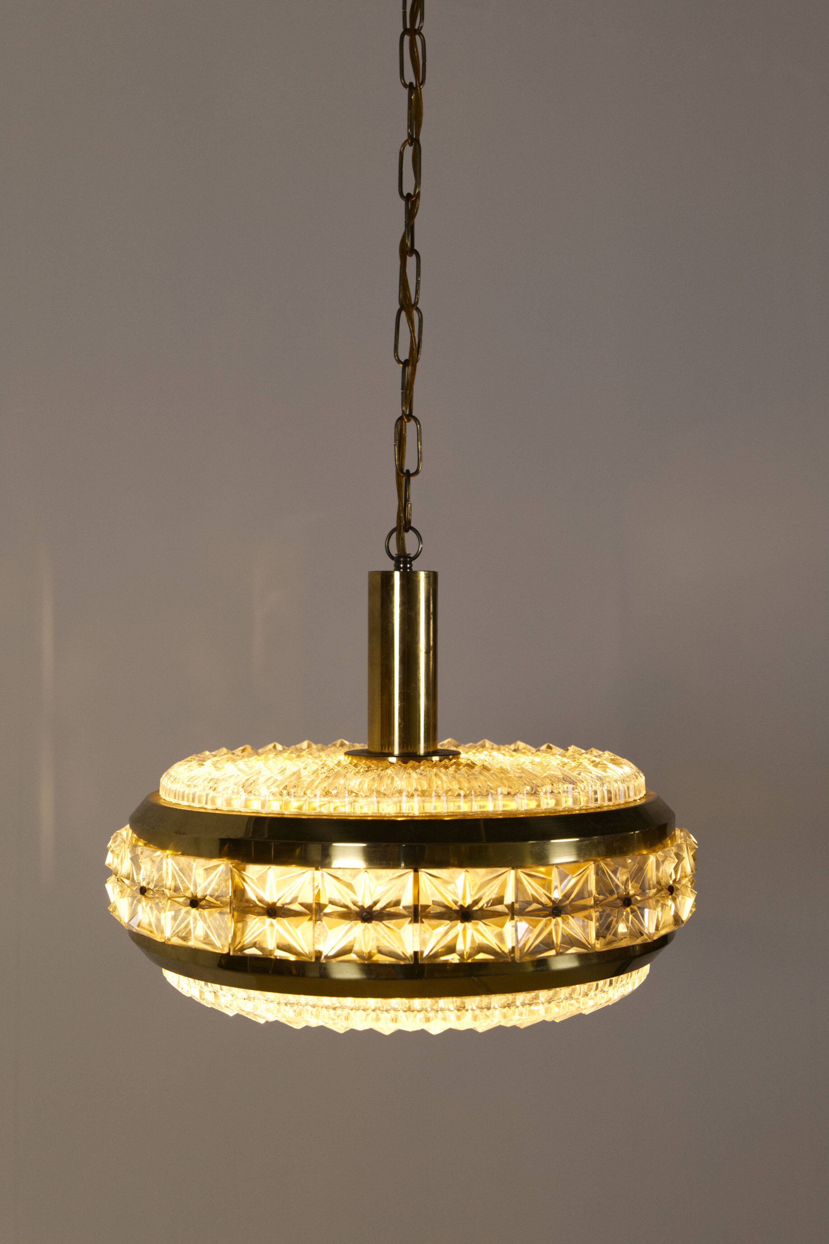 Vitrika 'Prizmpendel' brass and pressed glass pendant lamp