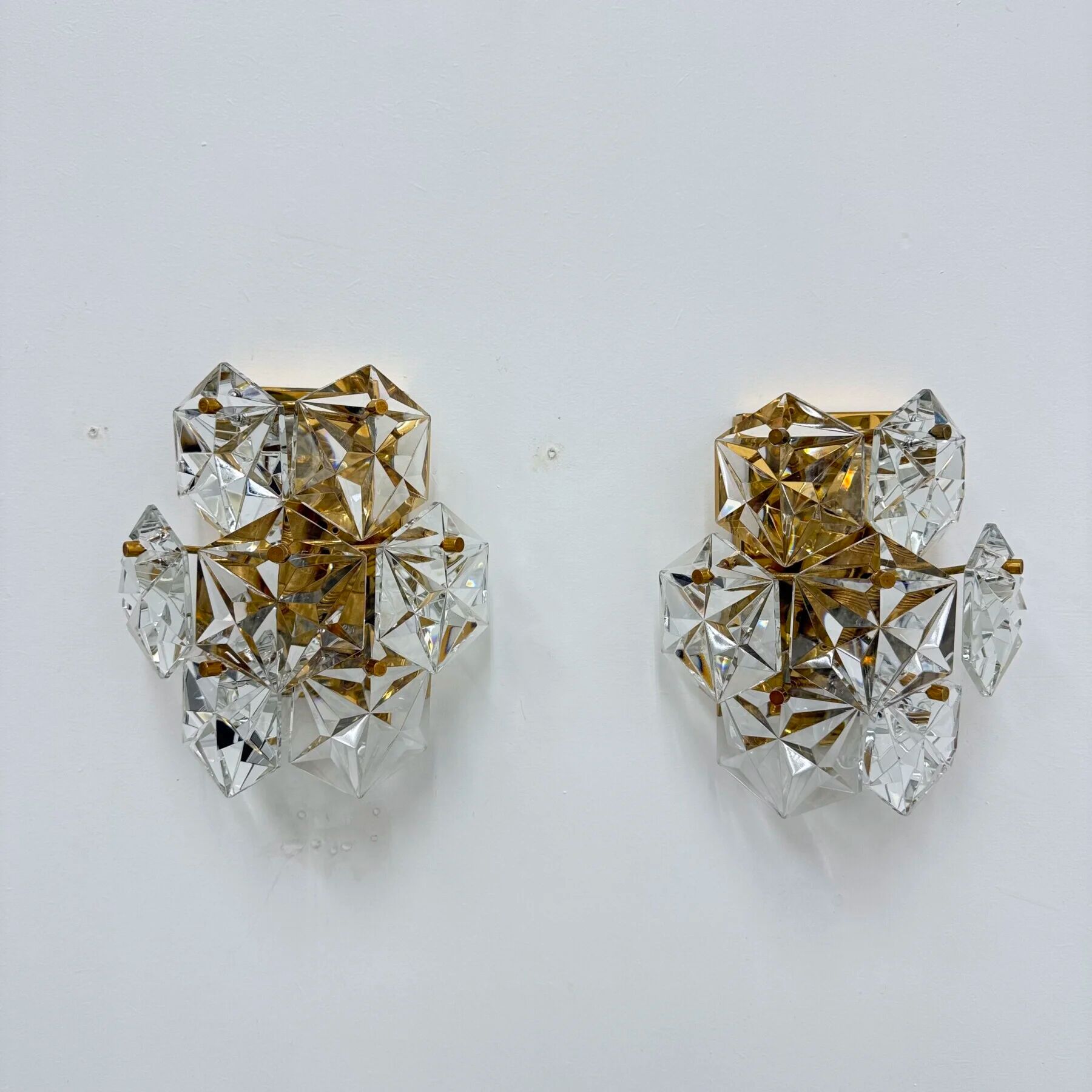 Paire d'appliques en cristal de style mid-century par Kinkeldey, Allemagne, années 1970.