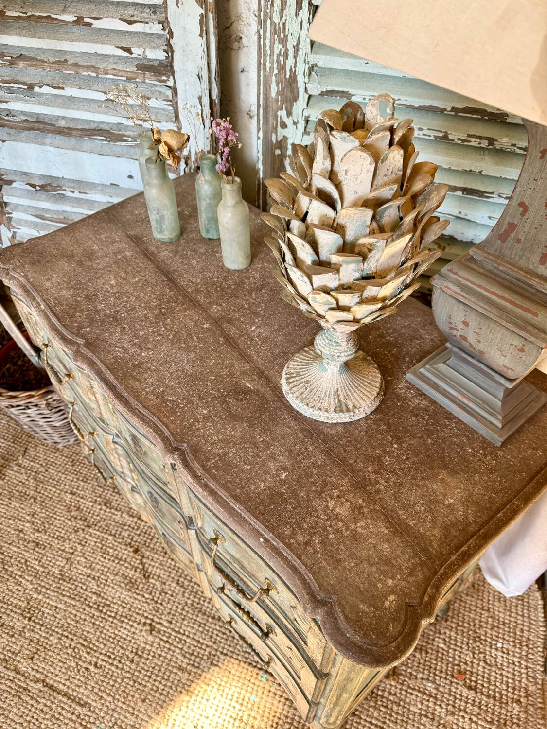 Commode bleu patinée