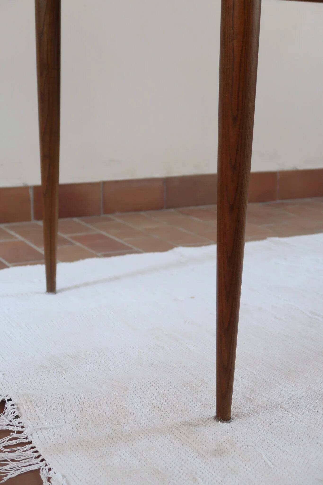 Extendable dining table in teak, tapered legs, 1960s.