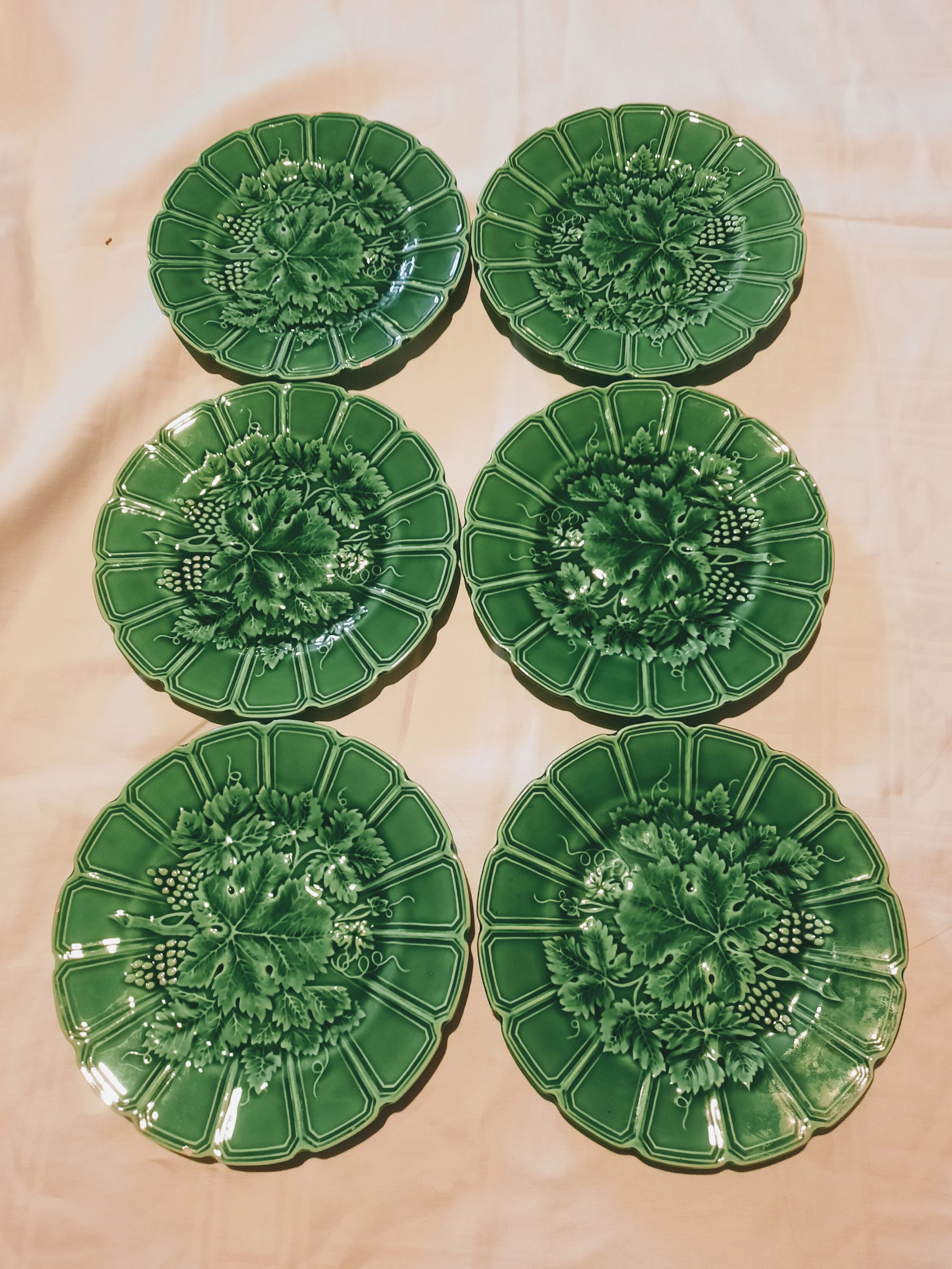 6 plates in barbotine 19 cm