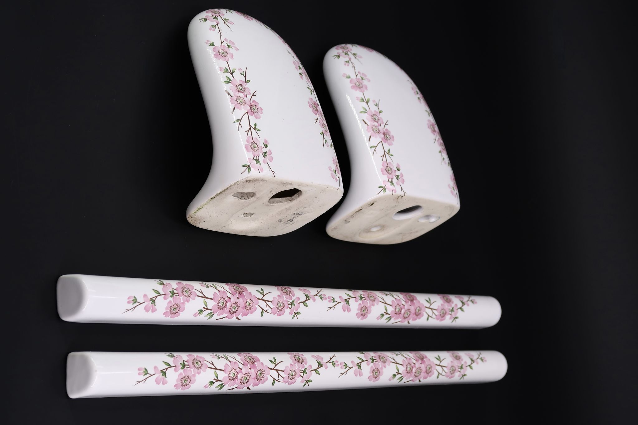 Porte serviettes en porcelaine de Paris, décor floral, années 60