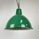 Suspension industrielle en émail vert, années 1960