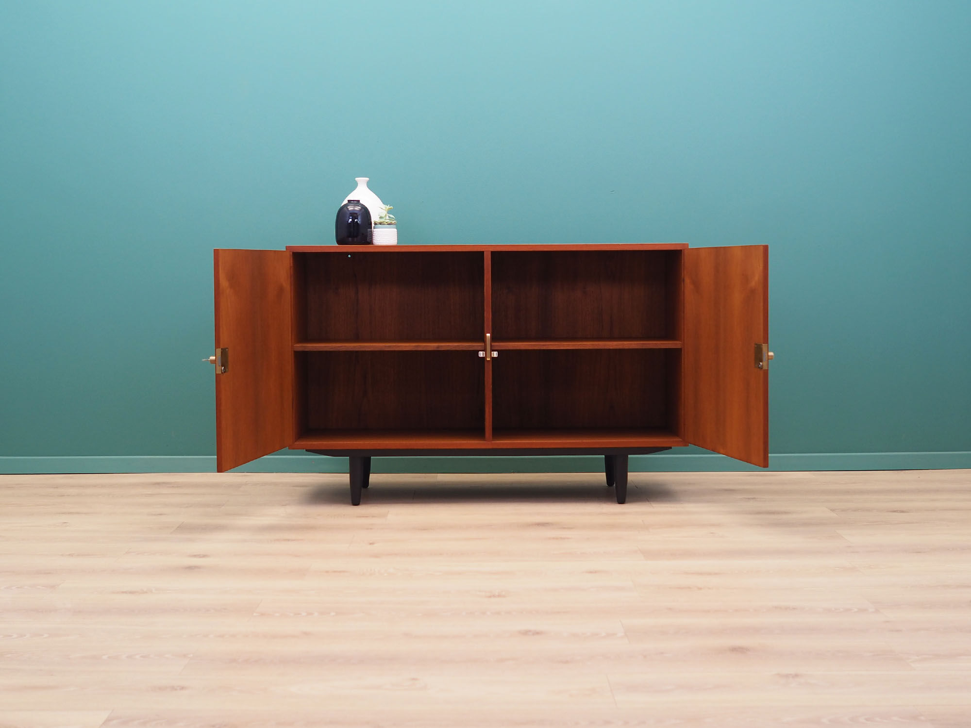 Buffet en teck, design danois, années 70, production: Danemark