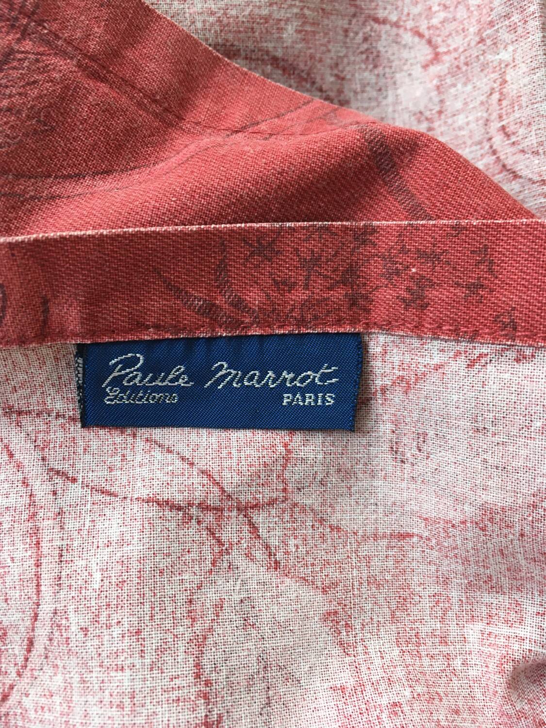 Large red tablecloth for 8 places and napkins