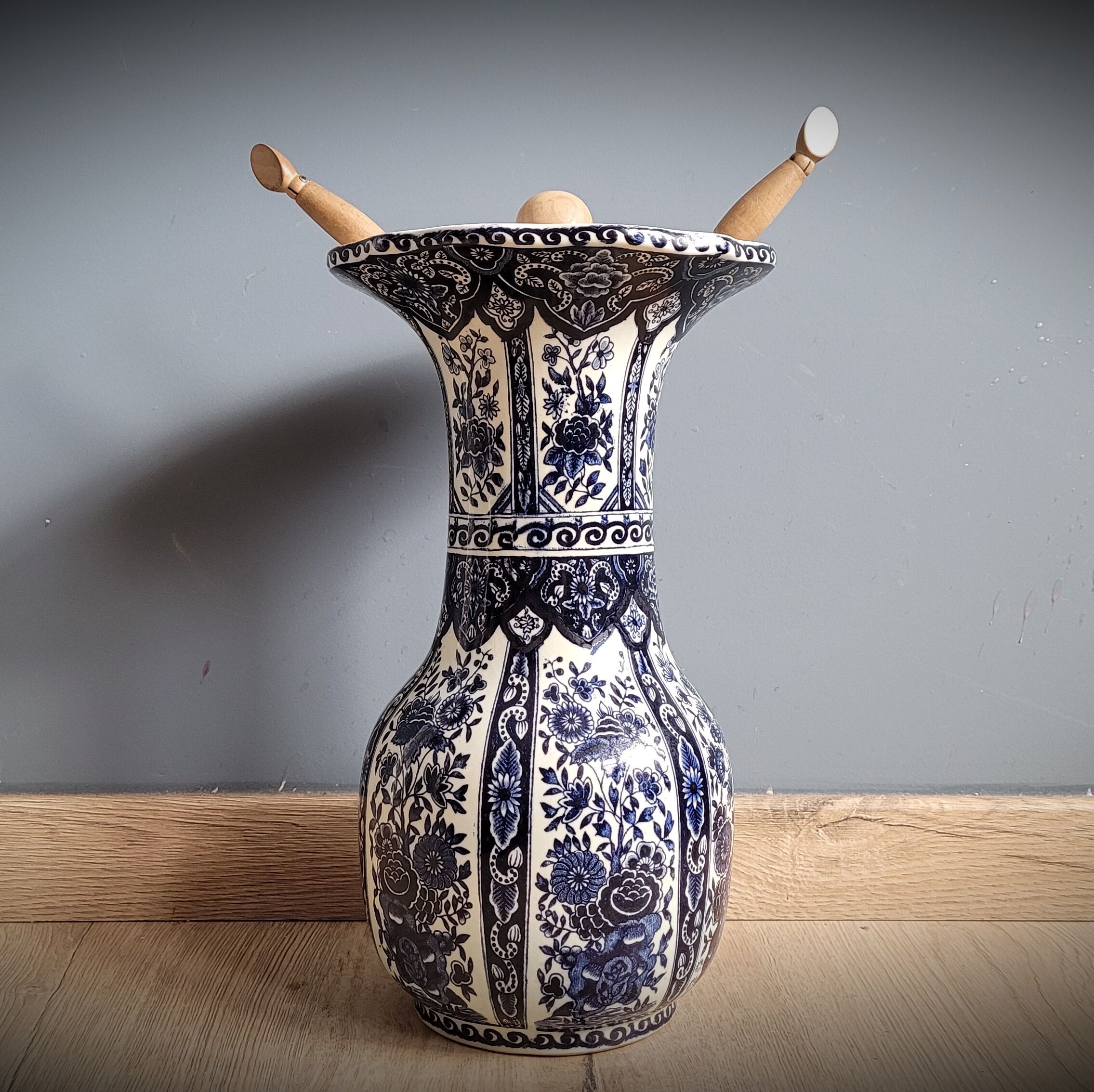 Ceramic vase Delft Boch 41