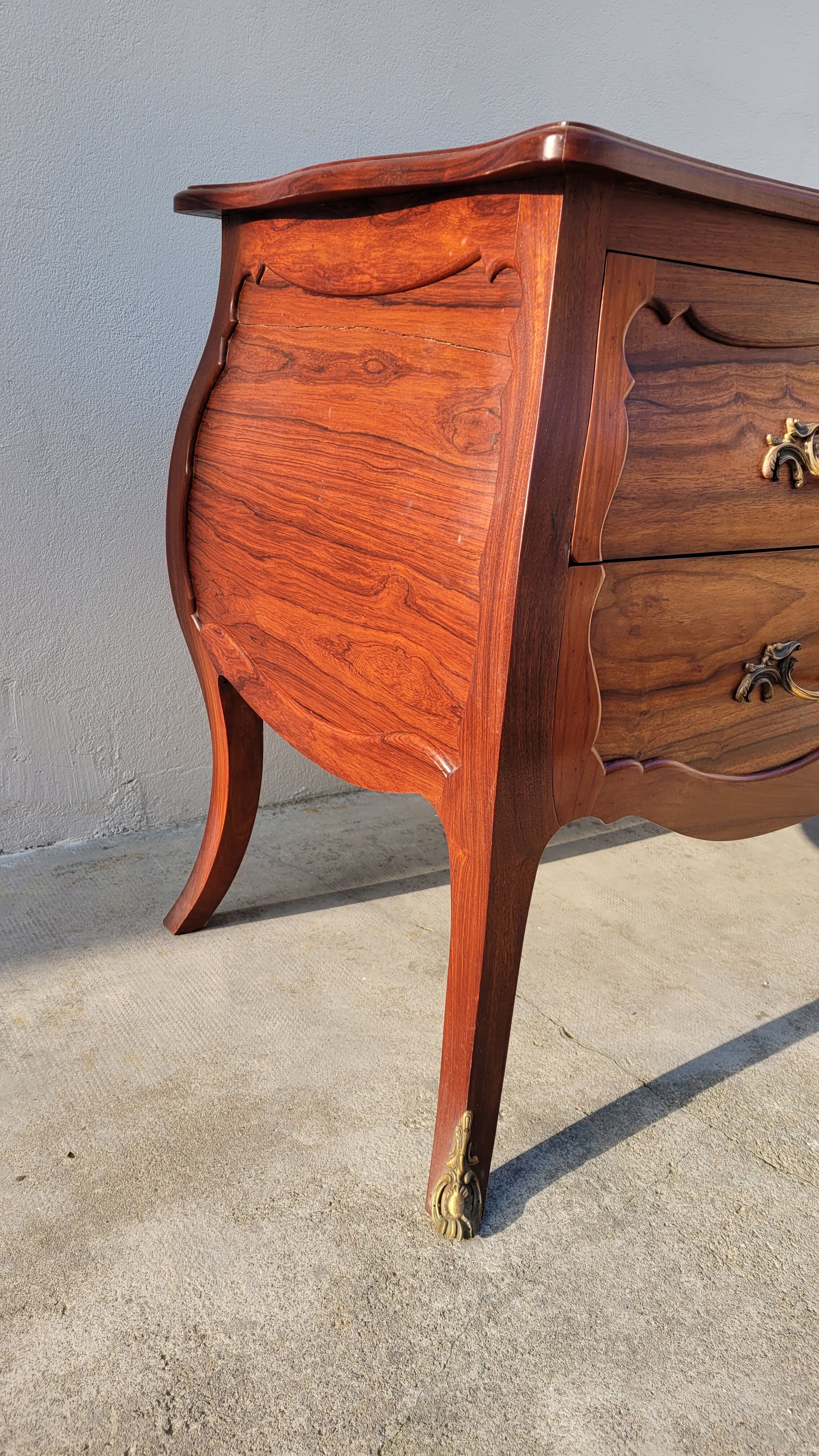 Curved Louis XV style commode in mahogany.