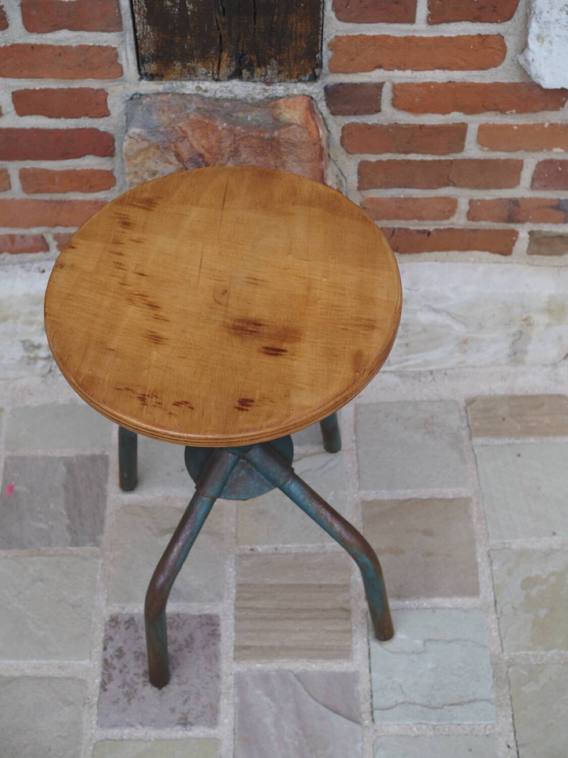 Tabouret industriel d’usine métal et bois