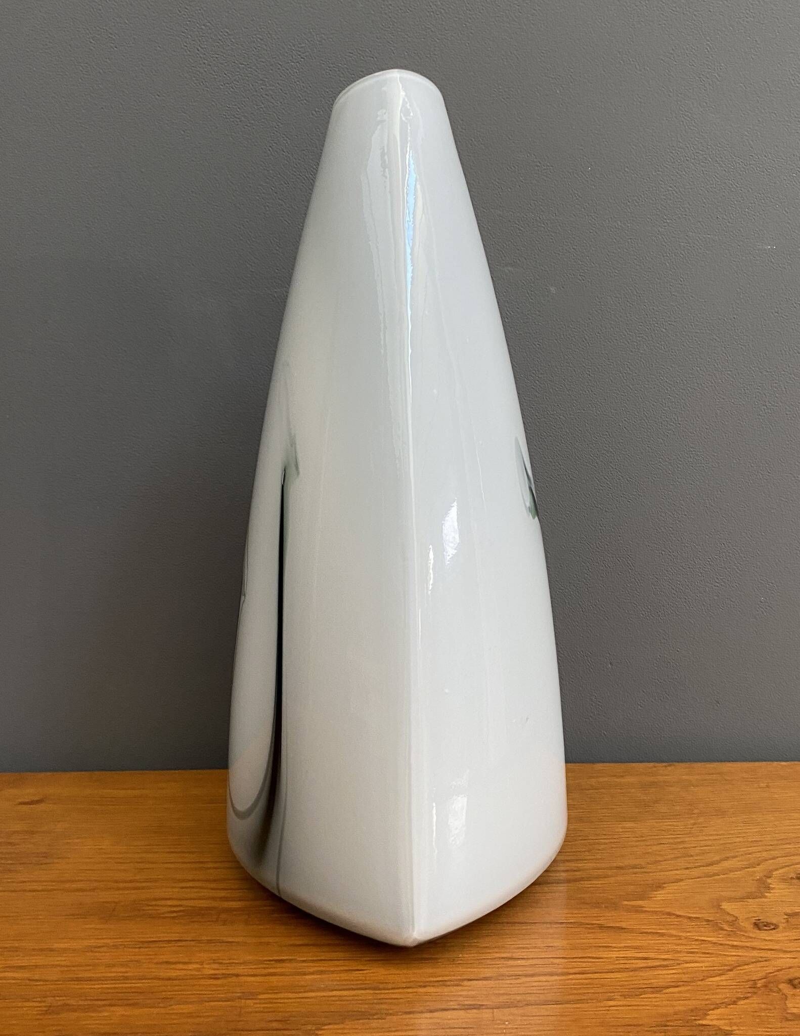 White and Green glass vase by Pomax Hom collection