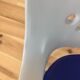 Chaise Vitra blanche et bleue