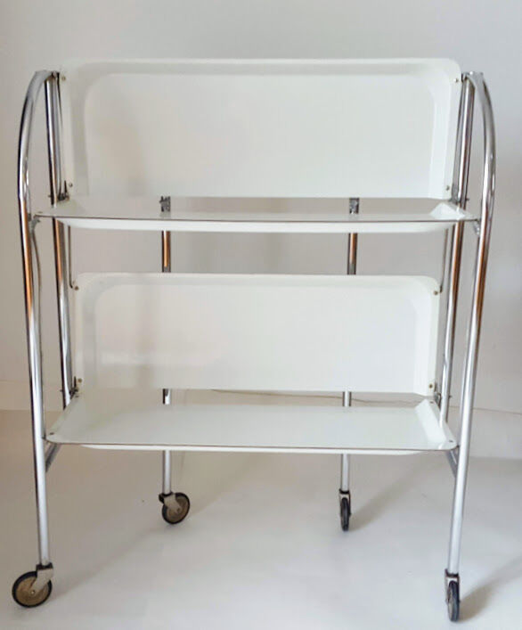 Folding serving table