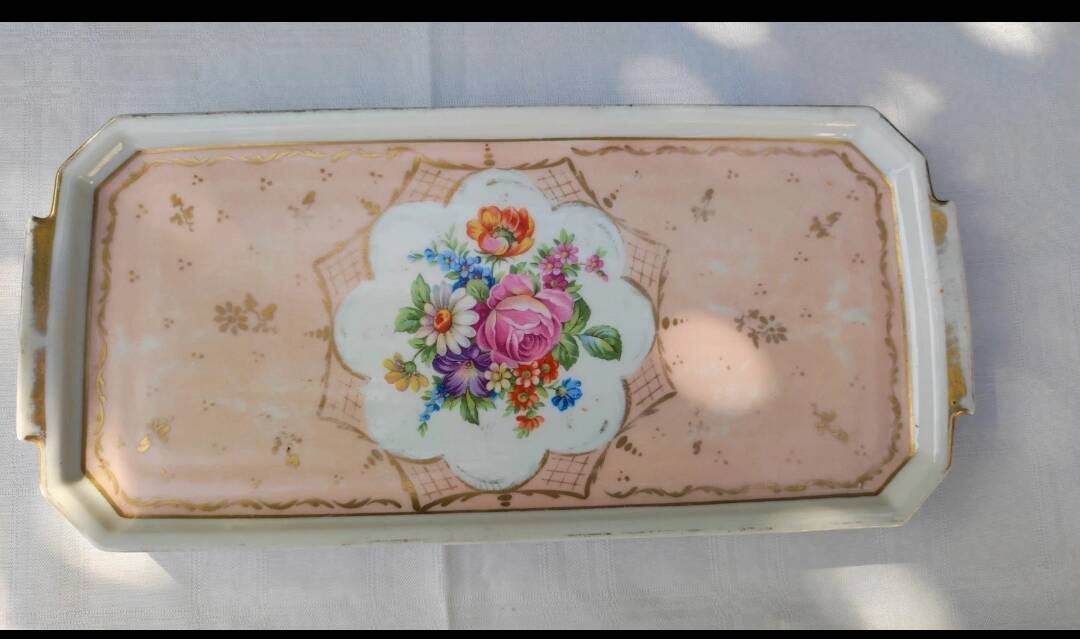 Vintage cake dish