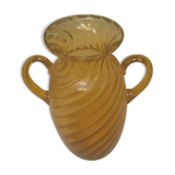 Vase has cove