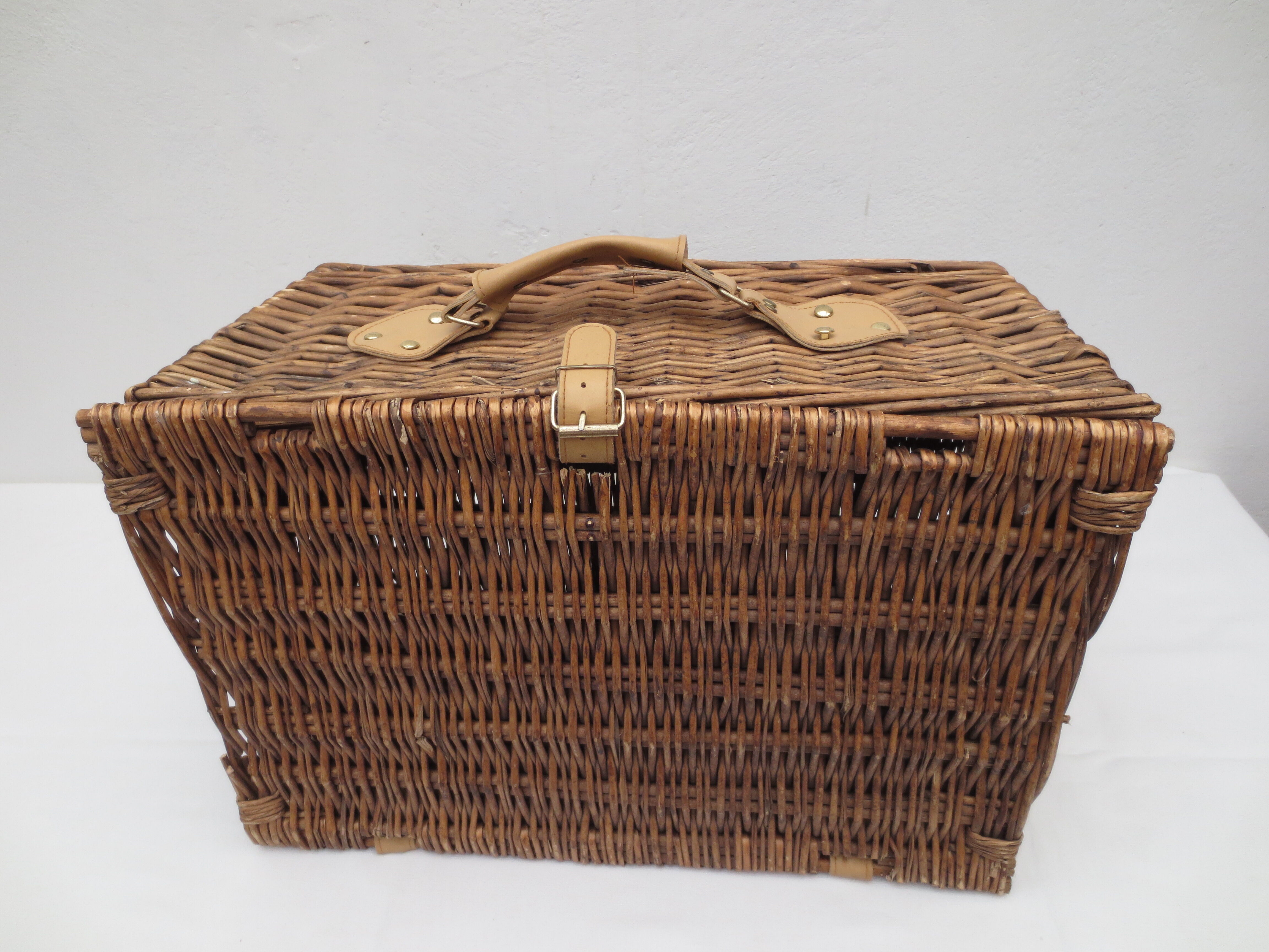 Rectangular wicker trunk