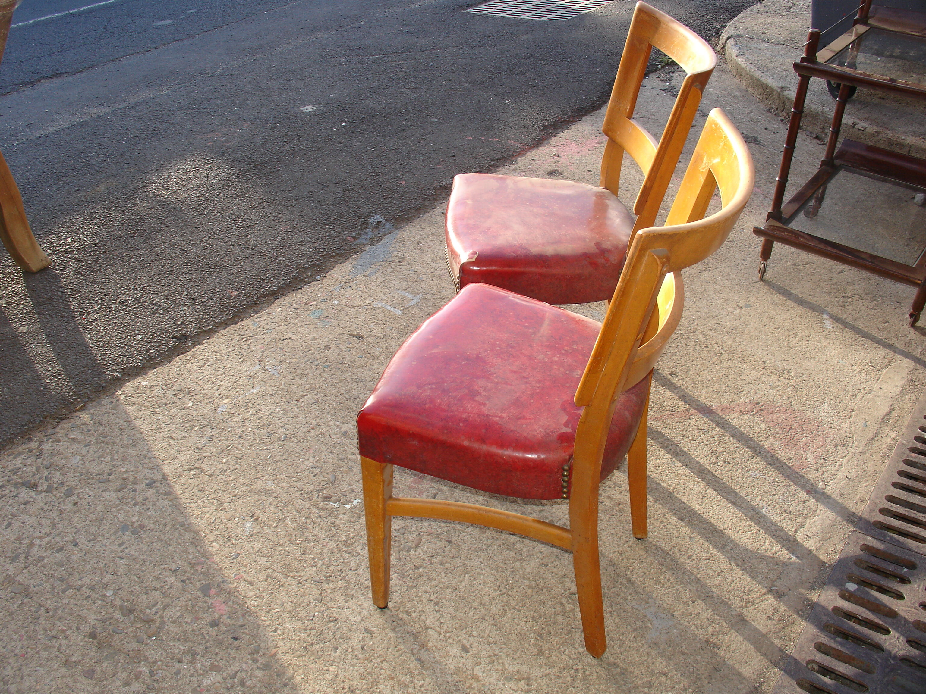 Pair of American chairs from the brand "Phoenix Chair Co. Sheboygan, Wisconsin, 1948"