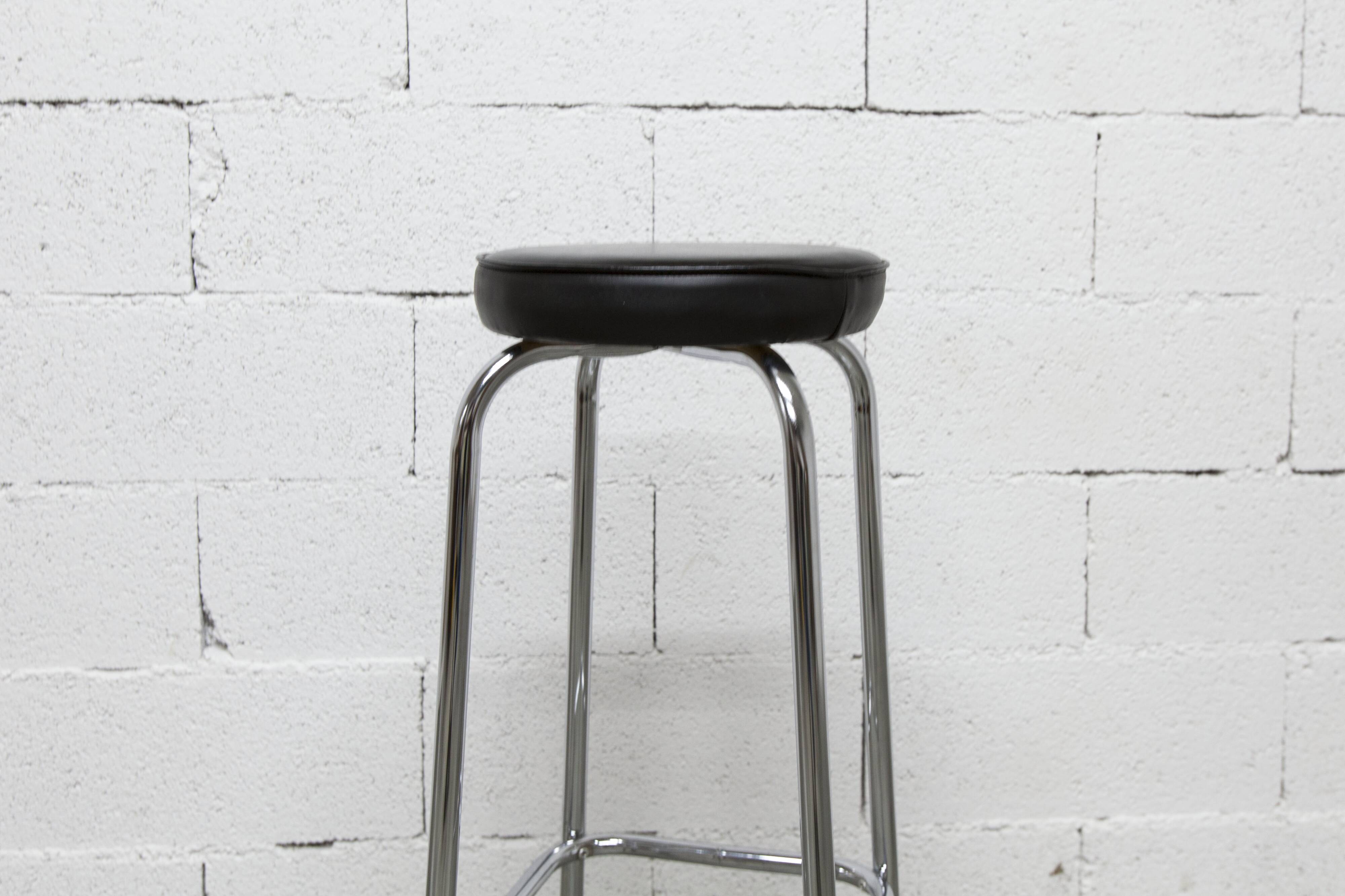 Tabouret 1960 chrome et skaï noir h82.5cm