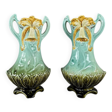 Pair of Art Nouveau vases in glazed ceramic with floral decoration, 20th Century