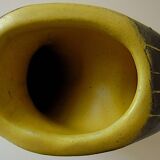 Earthenware vase decorated with yellow lines on a black and yellow background