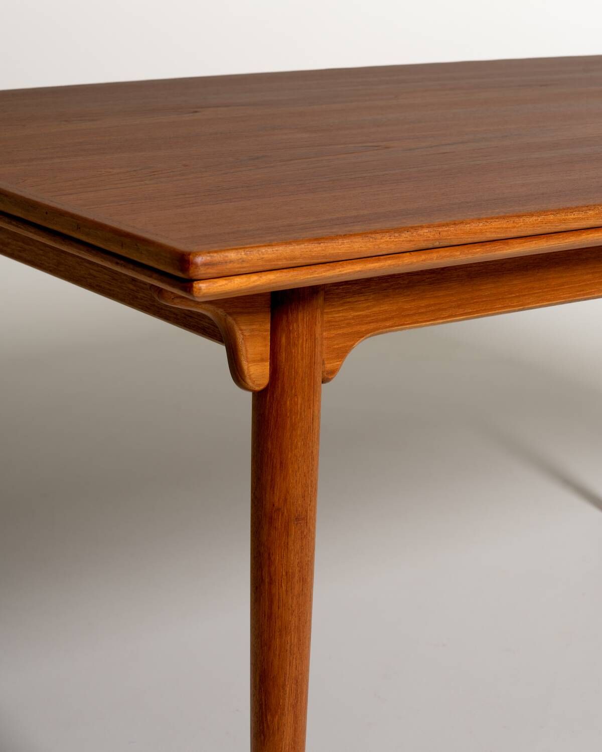 Table à manger "Modèle 54" produite par Omann Jun., années 1960.