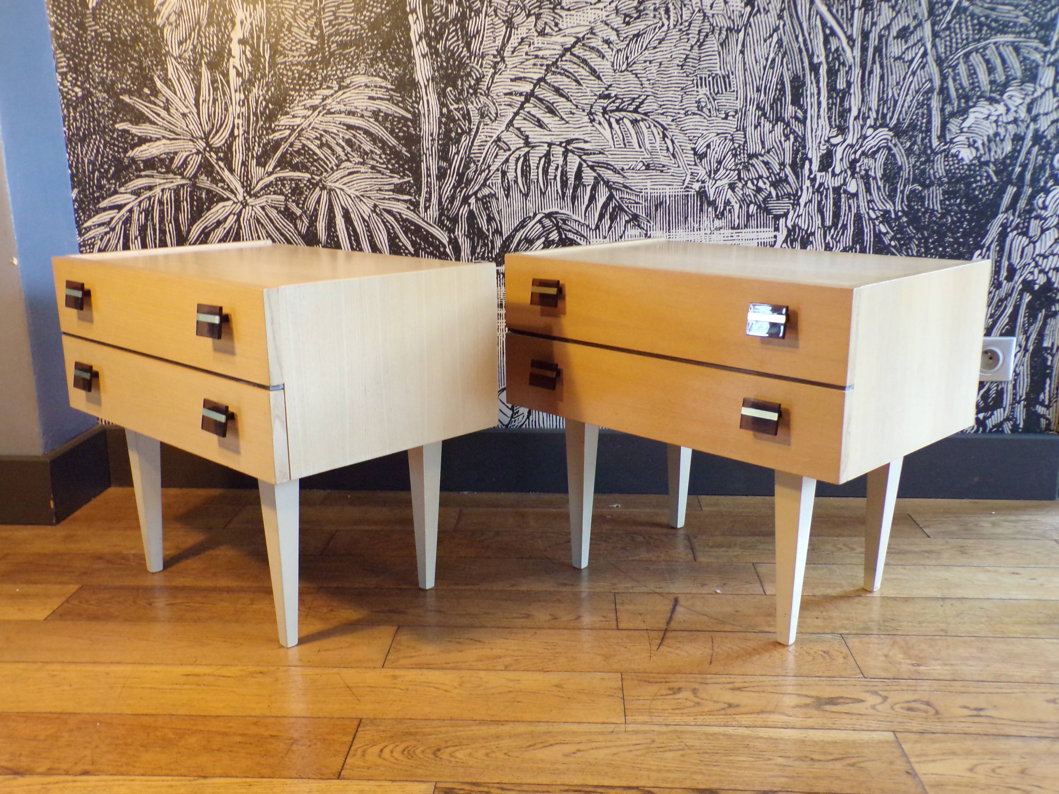 Paire de chevets vinatge en bois blanchi