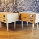 Paire de chevets vinatge en bois blanchi