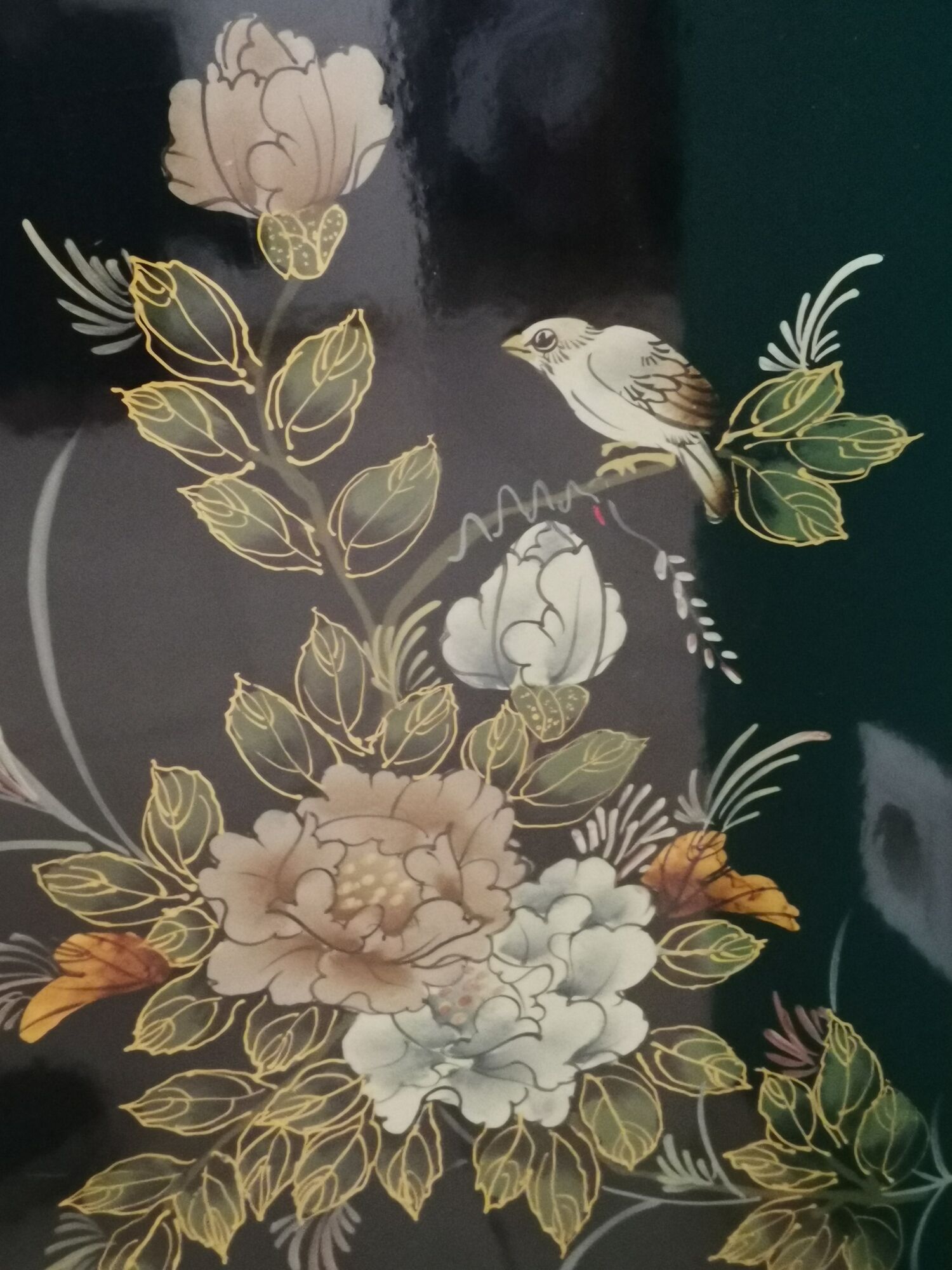 Buffet of black and gold laqué Chinese storage with relief subjects decorated flowers painted birds