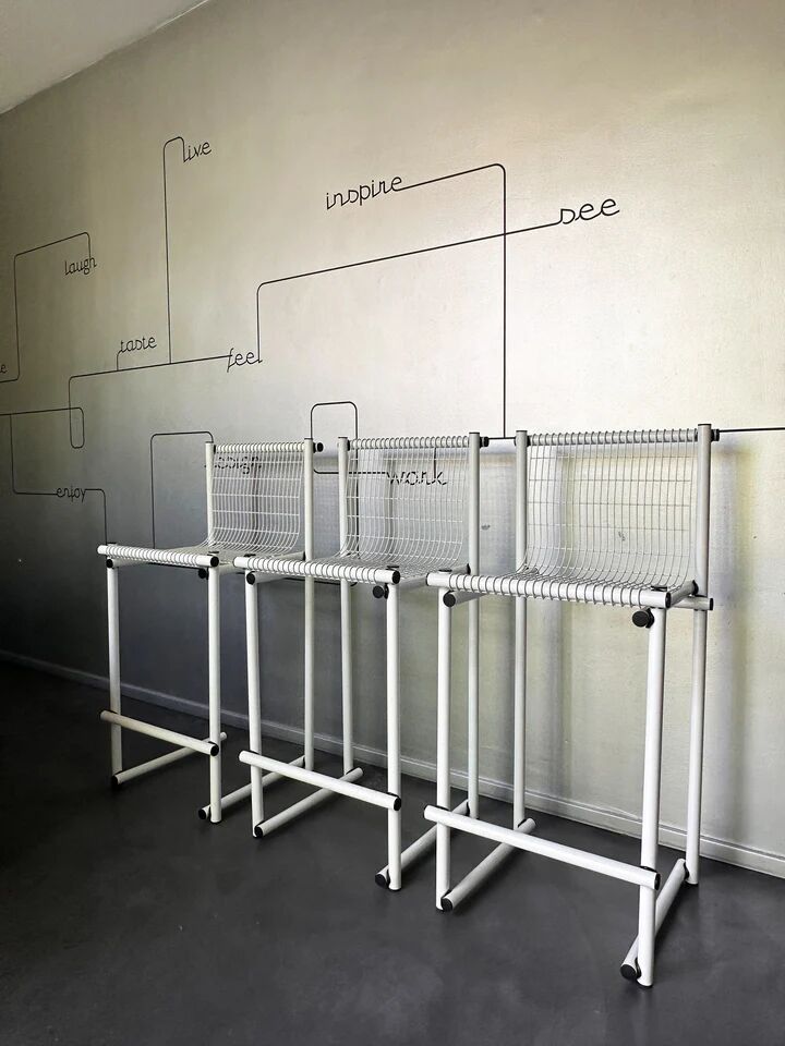 Set de 3 tabourets de comptoir modernistes italiens, acier laqué blanc 1970