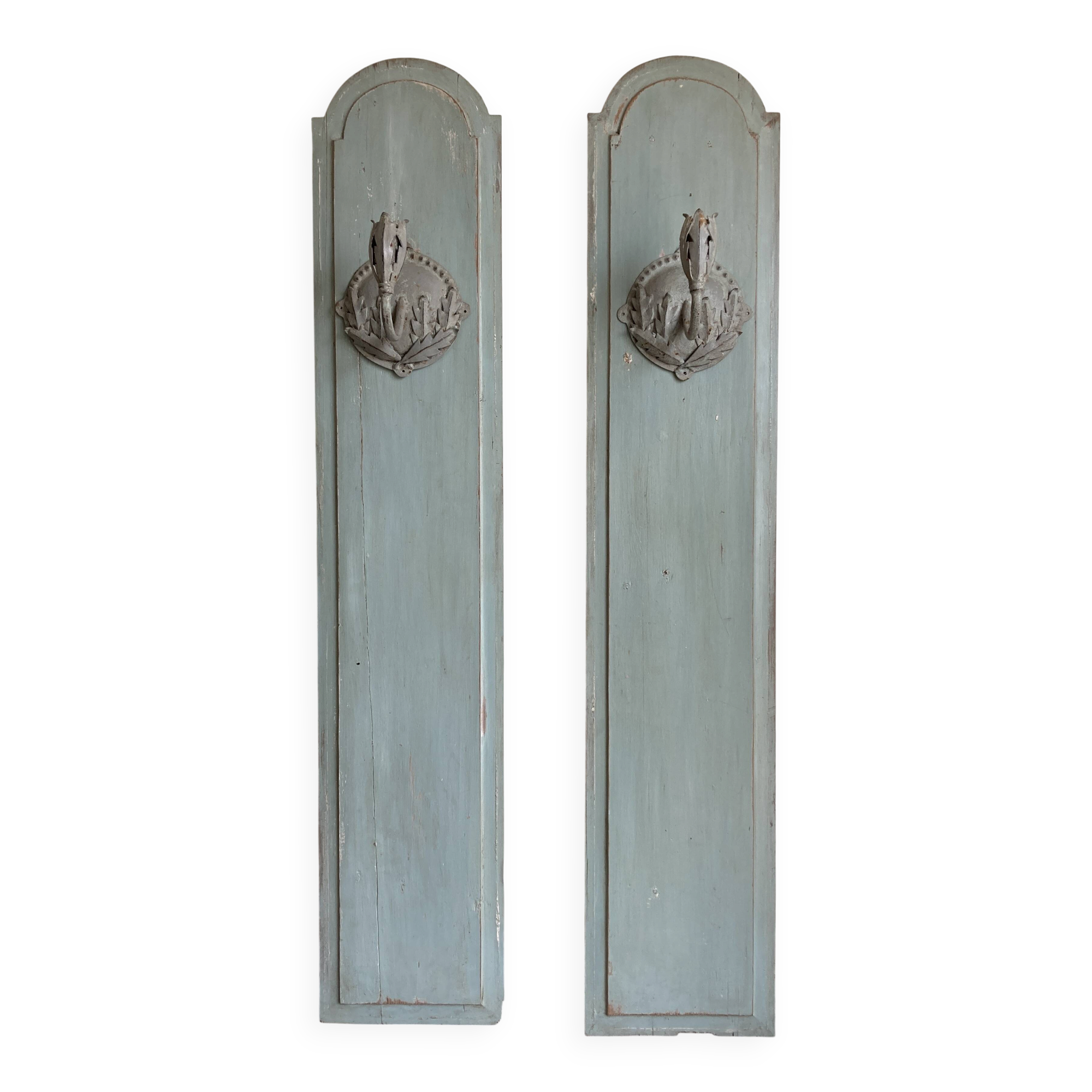 Pair of wall candle holders in Louis XVI neoclassical style with acanthus leaves.