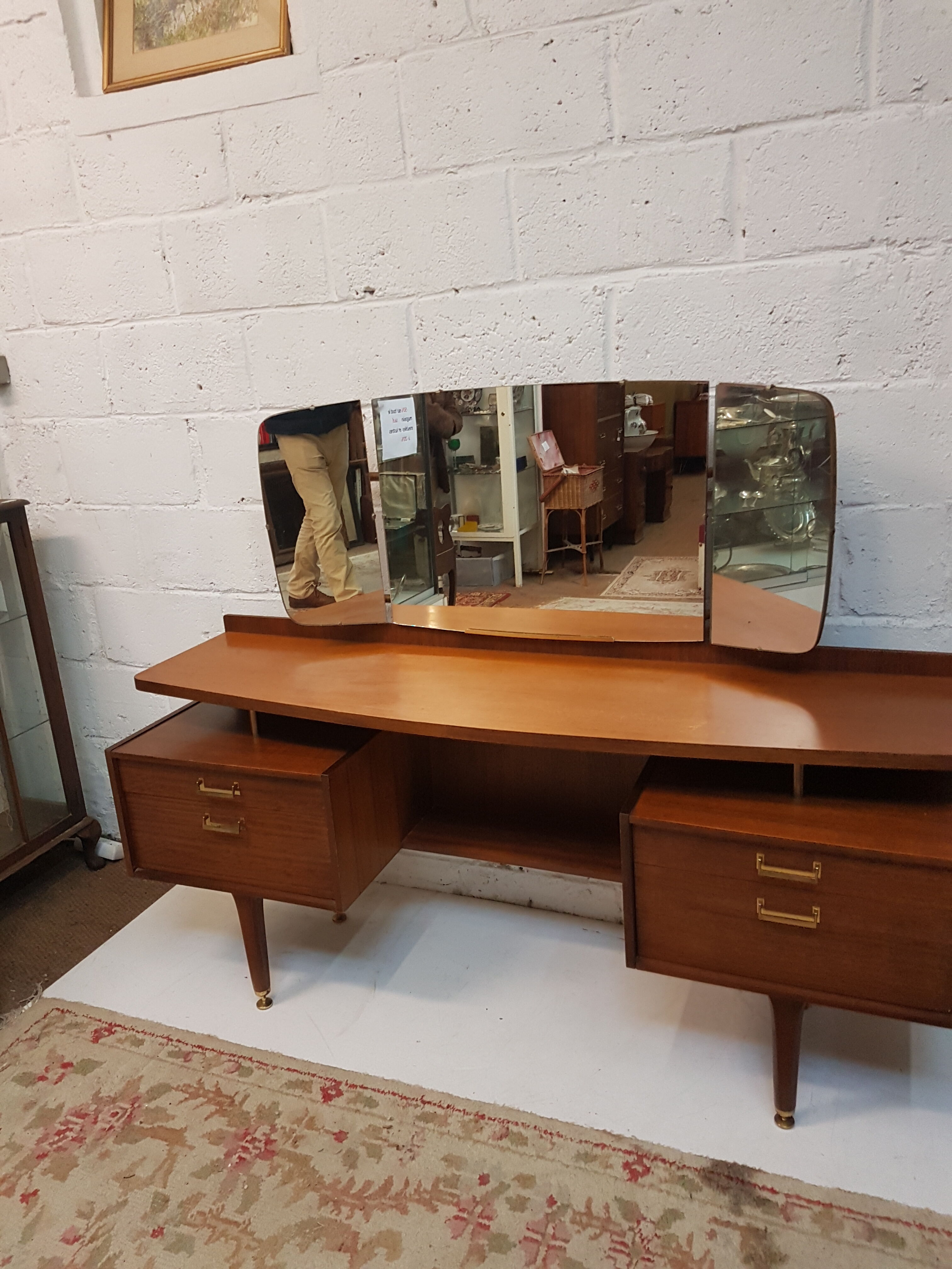 Dressing table