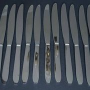 12 couteaux en métal inoxydable