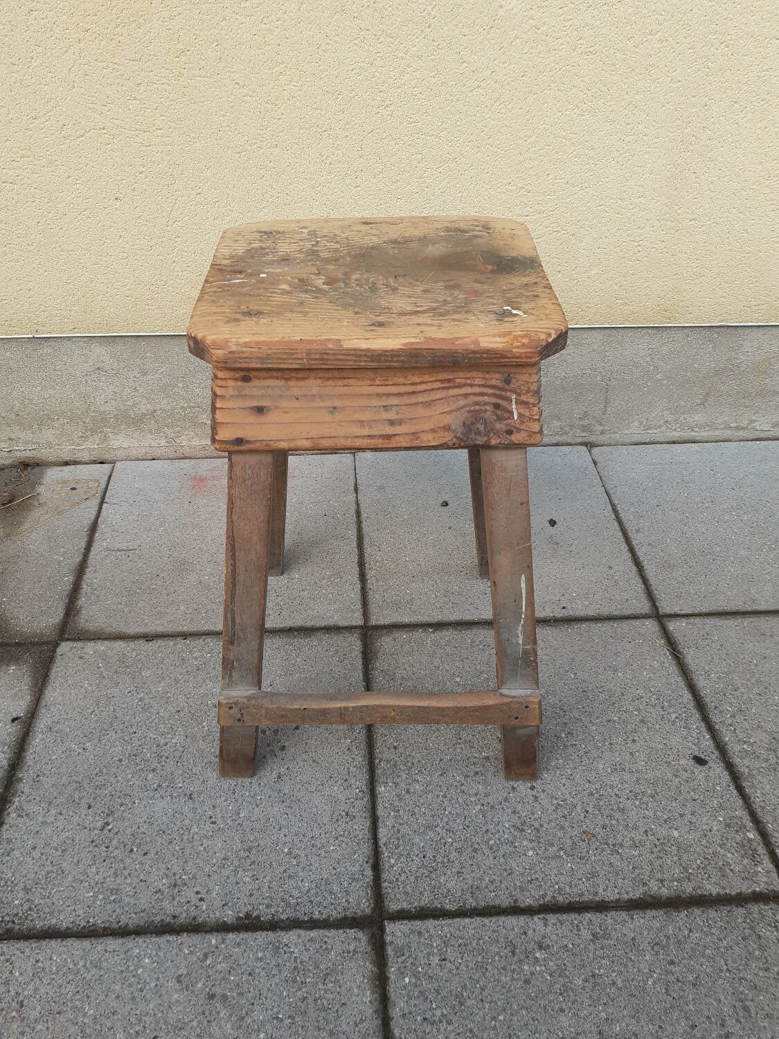 Workshop stool