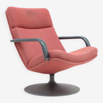 Vintage armchair designed by Geoffrey Harcourt by Artifort type F142 with pink upholstery