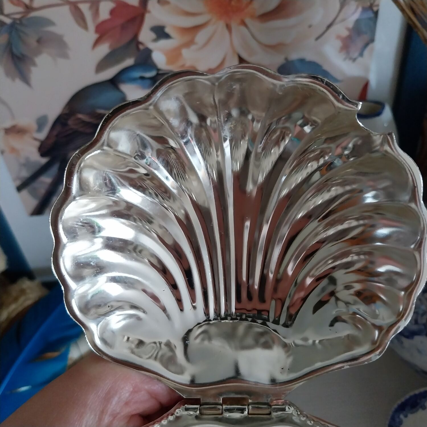 Shell-shaped silver-plated butter dish Jacques made in England.