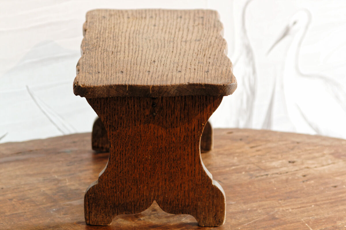 Marche pied en bois brut