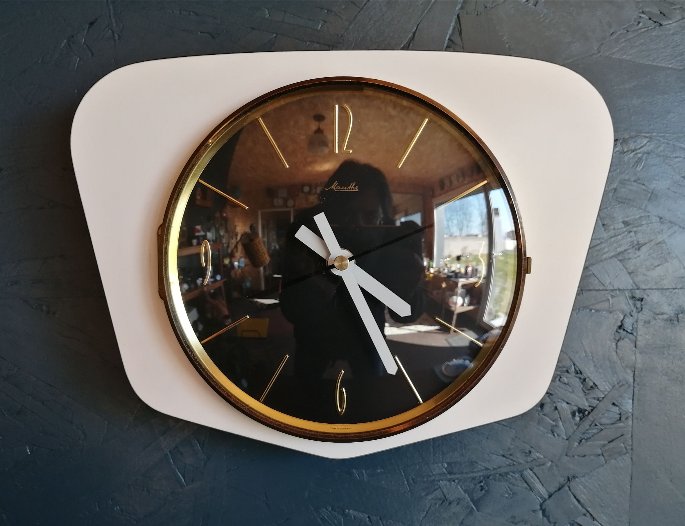 Horloge vintage pendule murale "Mauthe Blanche et Noire"