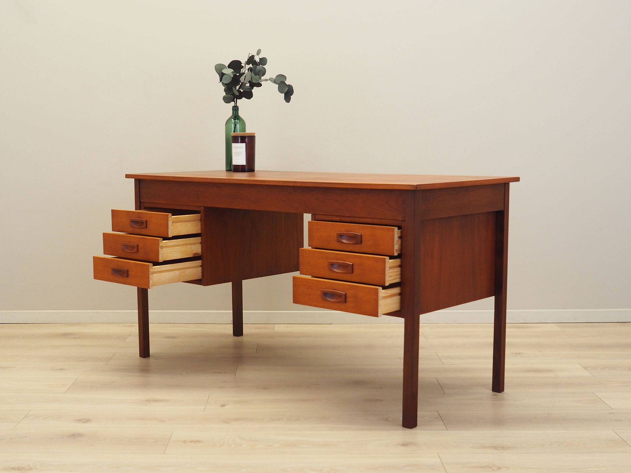 Bureau en teck, design danois, années 1970, production : Danemark