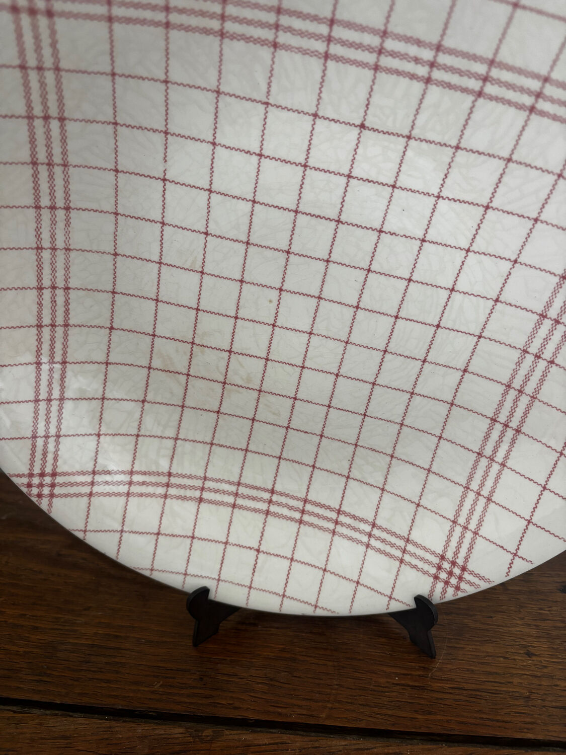Vintage shallow plate with towel pattern Gien
