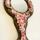 Miroir à main métal emaillé sur bois vintage
