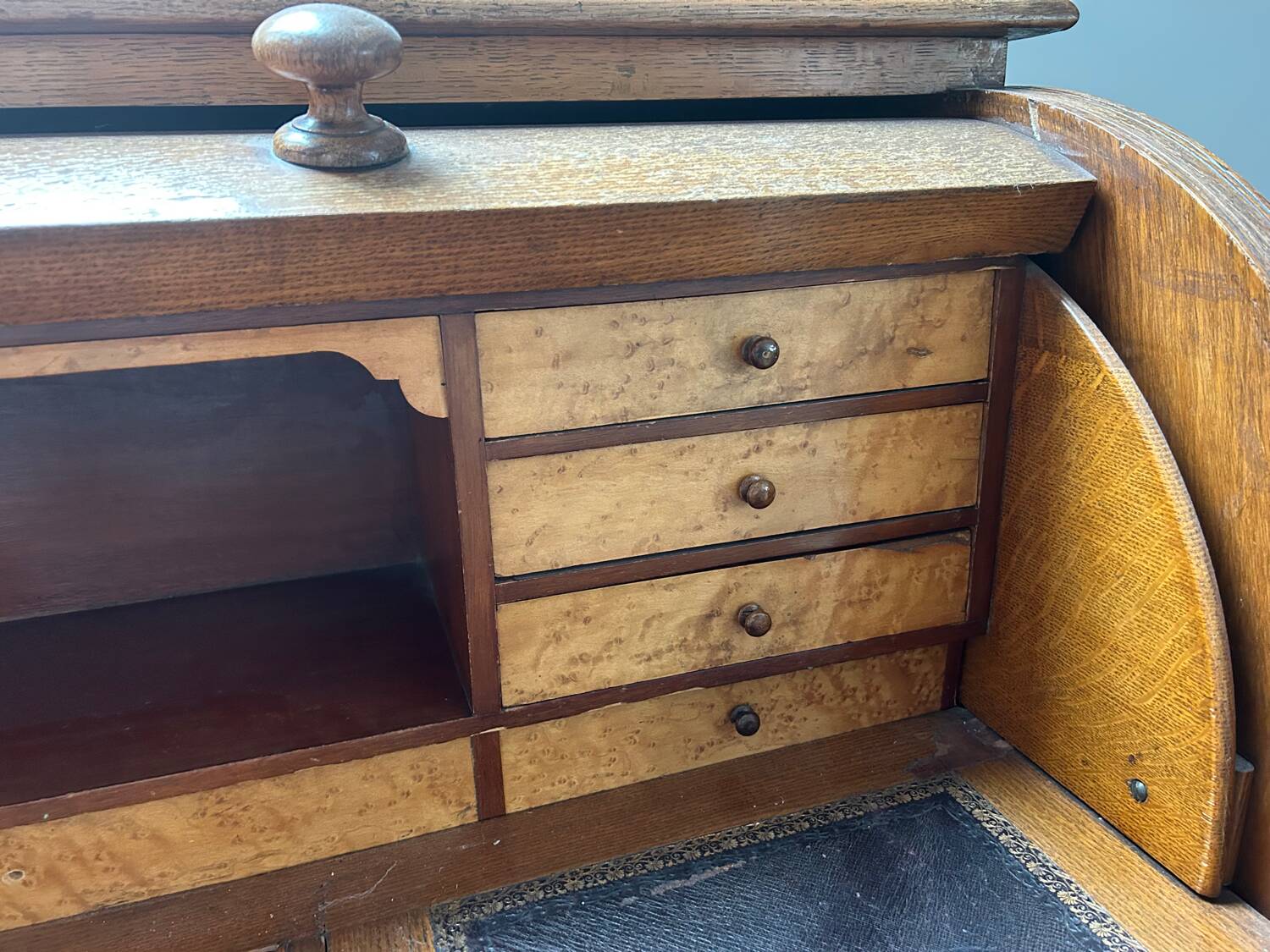 Beautiful vintage 20th-century American cylinder desk and its chair.