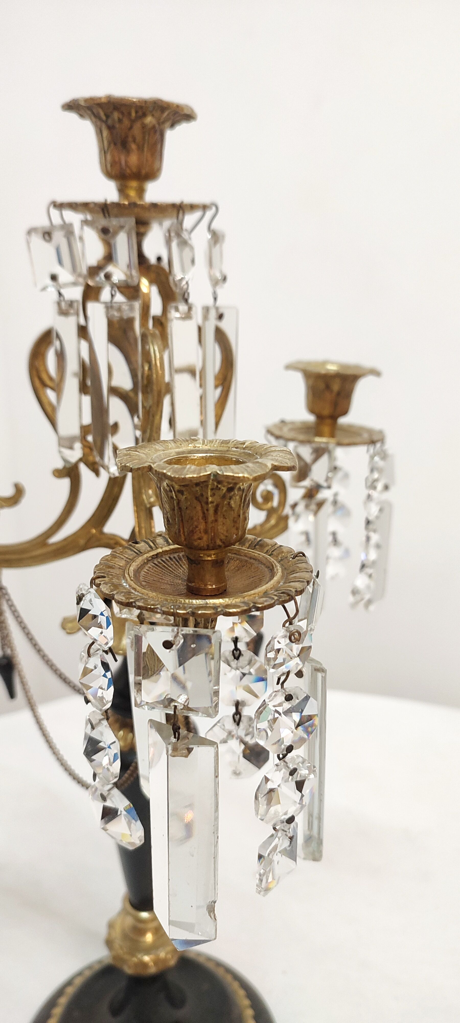 Candélabre d’onyx noir bronze et cristaux France années 1940.